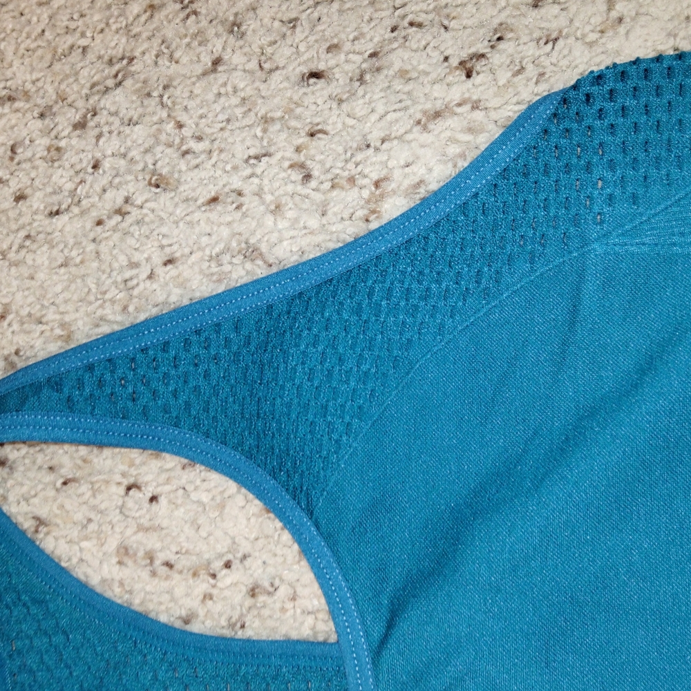 New Fabletics Workout Tank - Picture 4 of 7